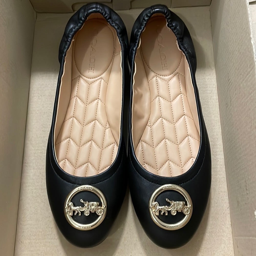 Like New Coach Bailey Black Leather Slip-On Iconic Gold Carriage Medallion Flats